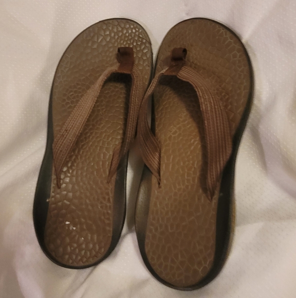 Mens size 10 Chaco flip flops - Picture 1 of 5